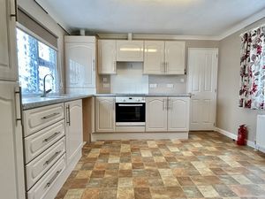 Kitchen/Diner- click for photo gallery